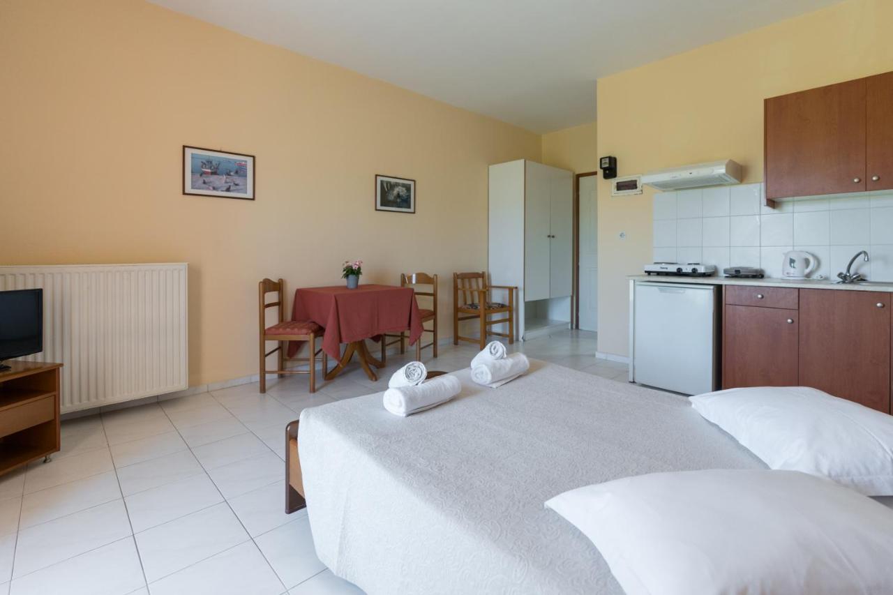 Ammousa Hotel Apartments Lixouri Exteriör bild